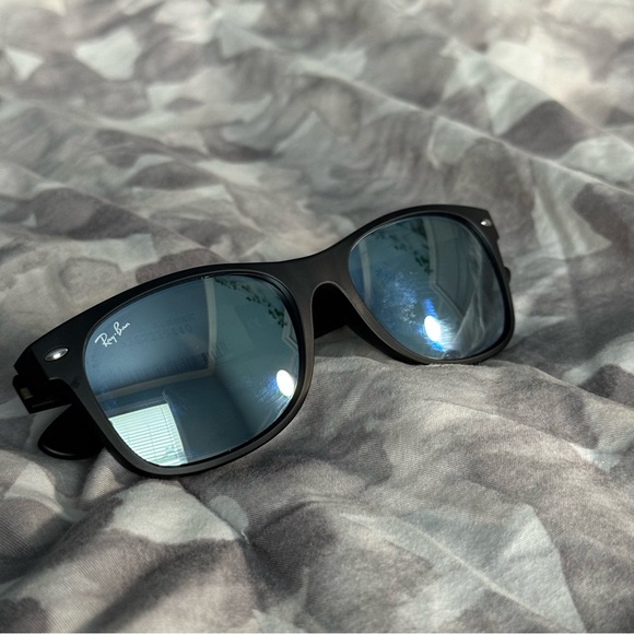 Ray Ban Wayferer Sunglasses - Picture 2 of 5